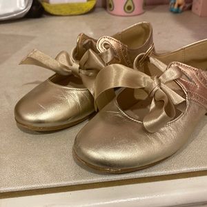Kids size 30 gold dress shoe